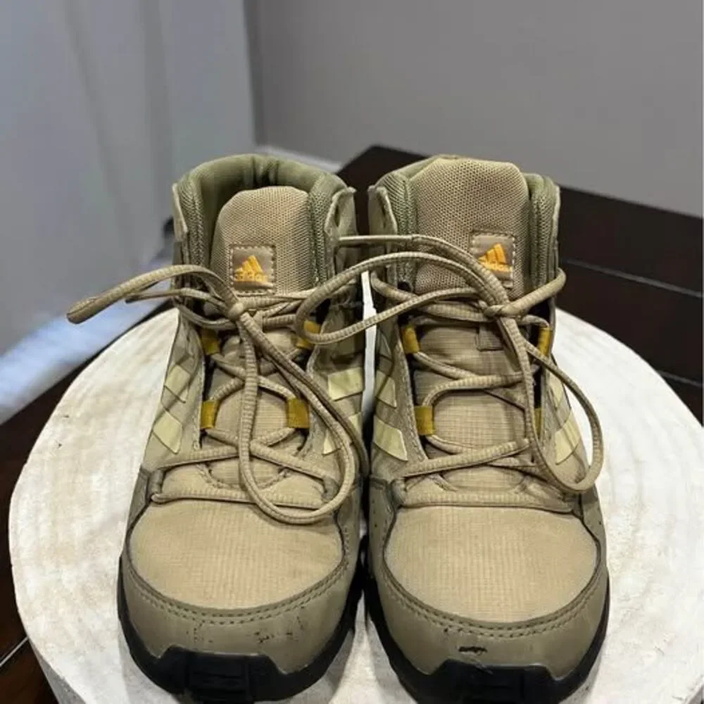 ADIDAS Terrex Hyperhiker Mid Hiking Boots Kids Youth Size 1.5 GZ9215 Beige Tan
